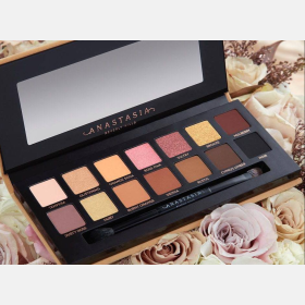 ANASTASIA BEVERLY HILLS SOFT GLAM EYESHADOW PALETTE انستازيا سوفت كلام ظلال العيون